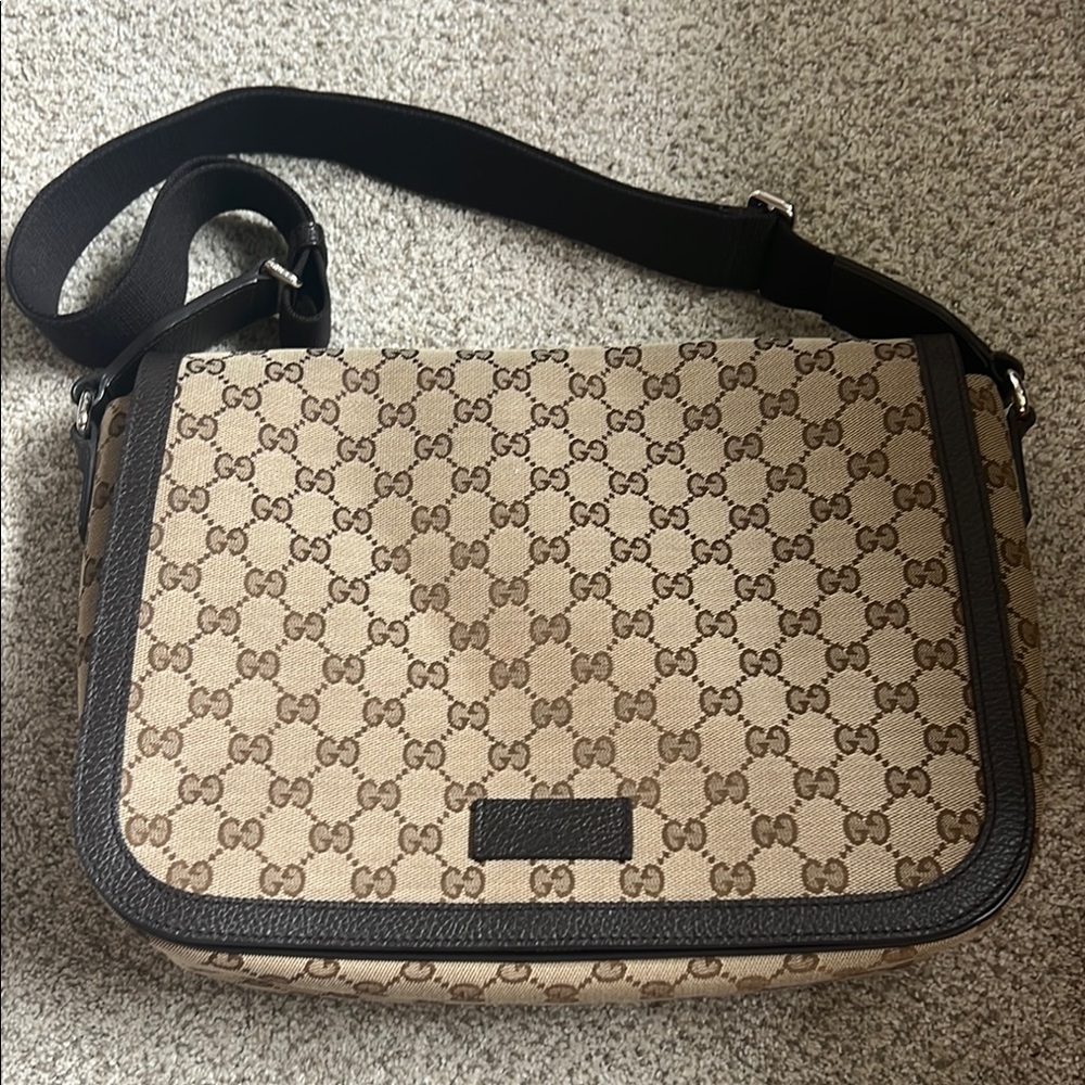 Gucci Brown and Black Messenger Bag with Iconic Design